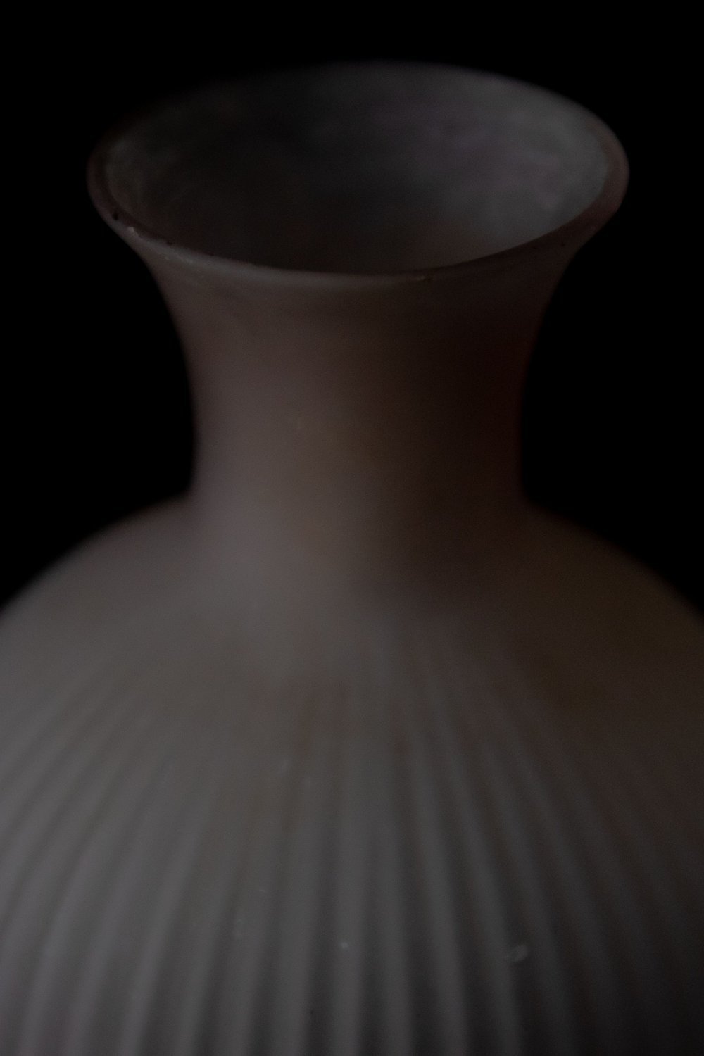 Elegant Cardboard Vase With Textured Finish - cardboard crafts diy ideas