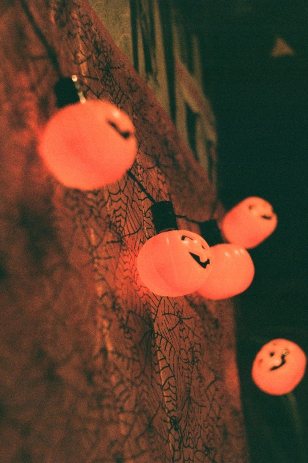 20. Vintage Carnival and Circus-Themed Halloween Decoration Ideas - halloween party decorationst