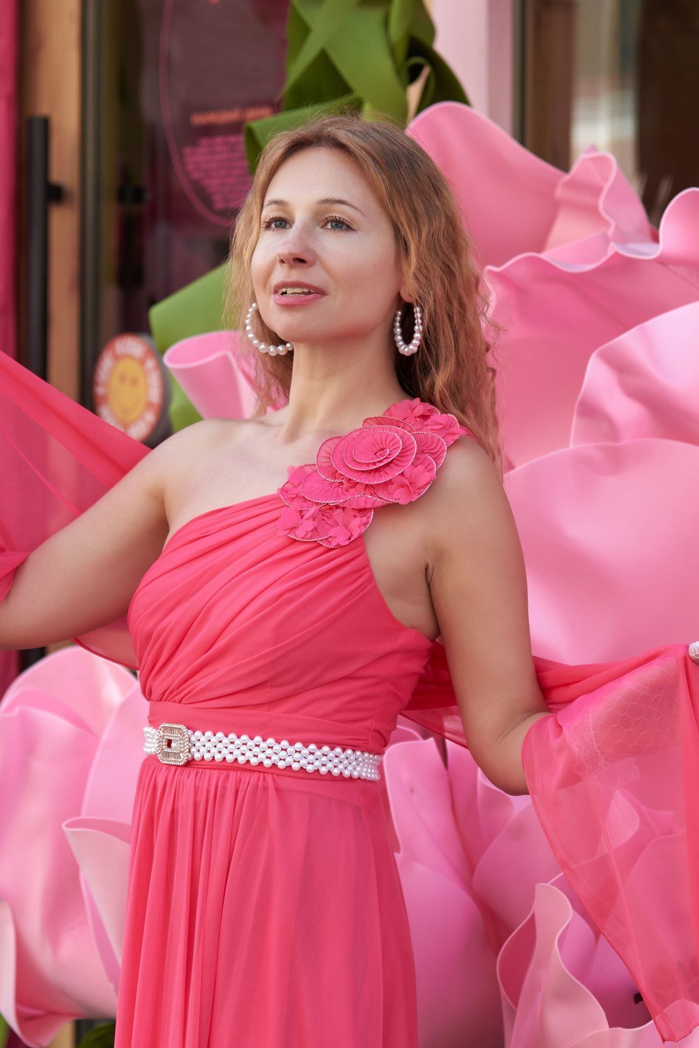 Giant Paper Flowers for Backdrops and Party Decor - how to make paper flowers step by step