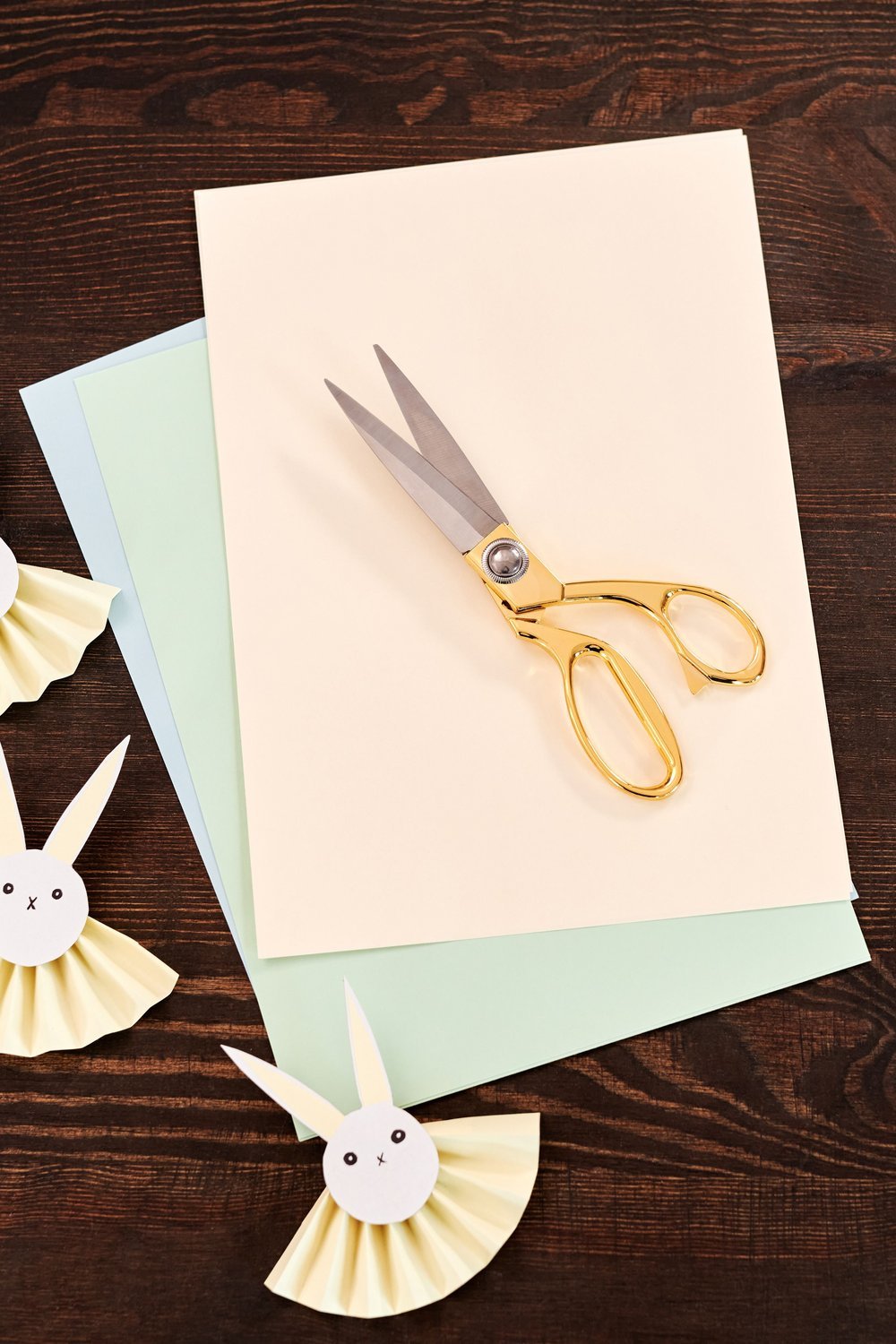 Simple Paper Daisy: A Step by Step Tutorial for All Ages - how to make paper flowers step by step