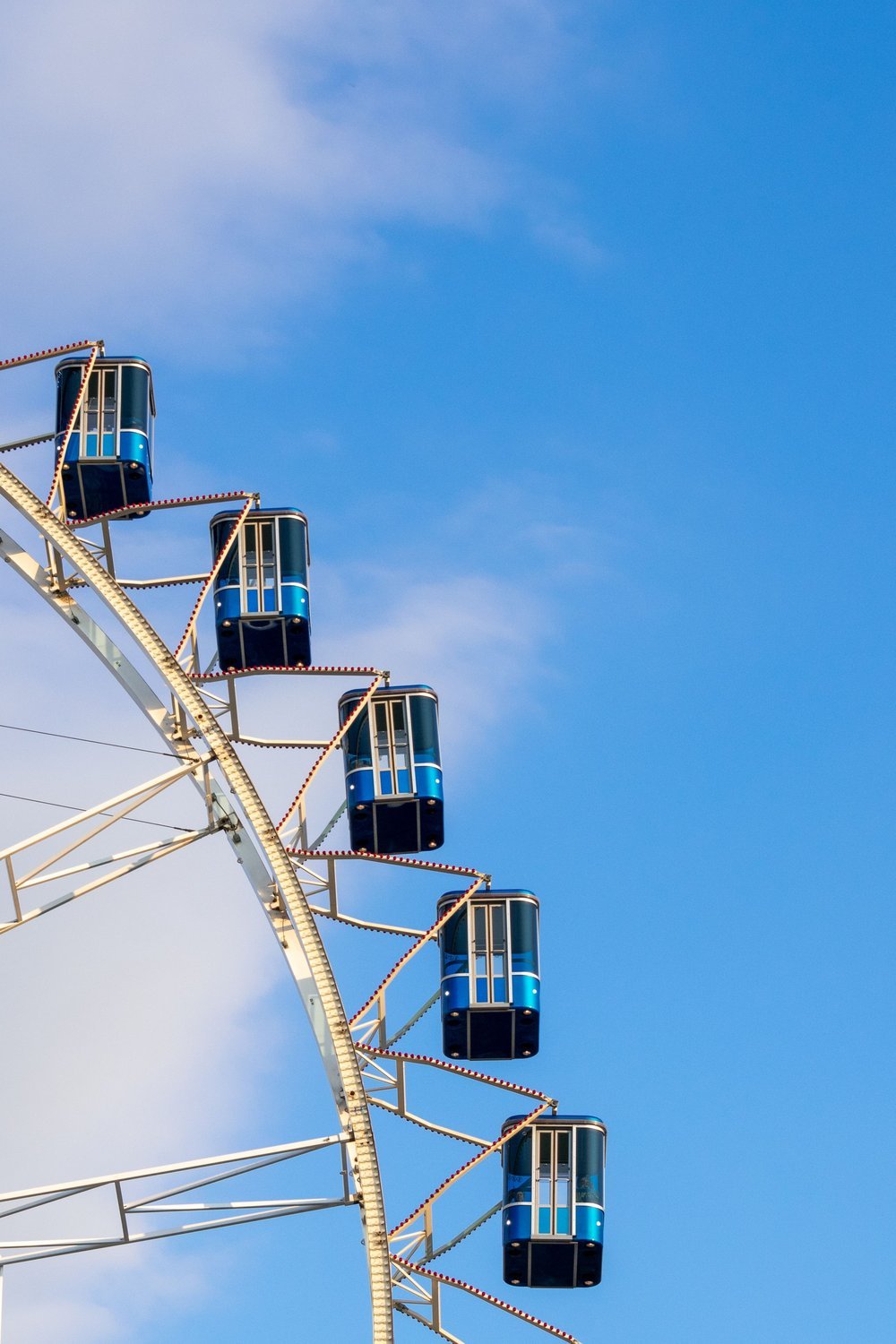 2. Spinning Paper Plate Ferris Wheel Kids Can Actually Play With - paper plate crafts for kids