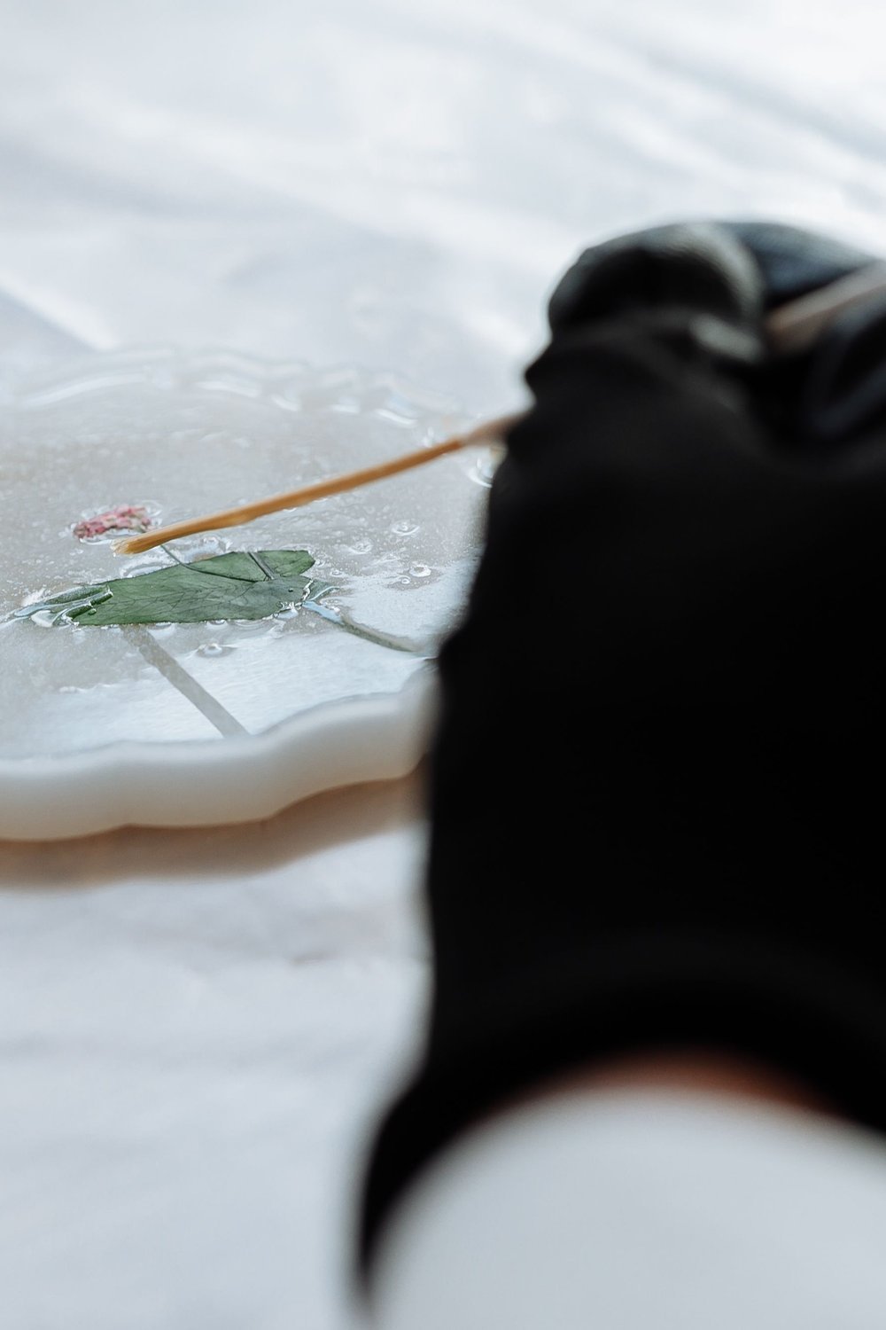 Resin Suncatcher DIY with Pressed Flowers and Dried Botanicals - suncatcher diy