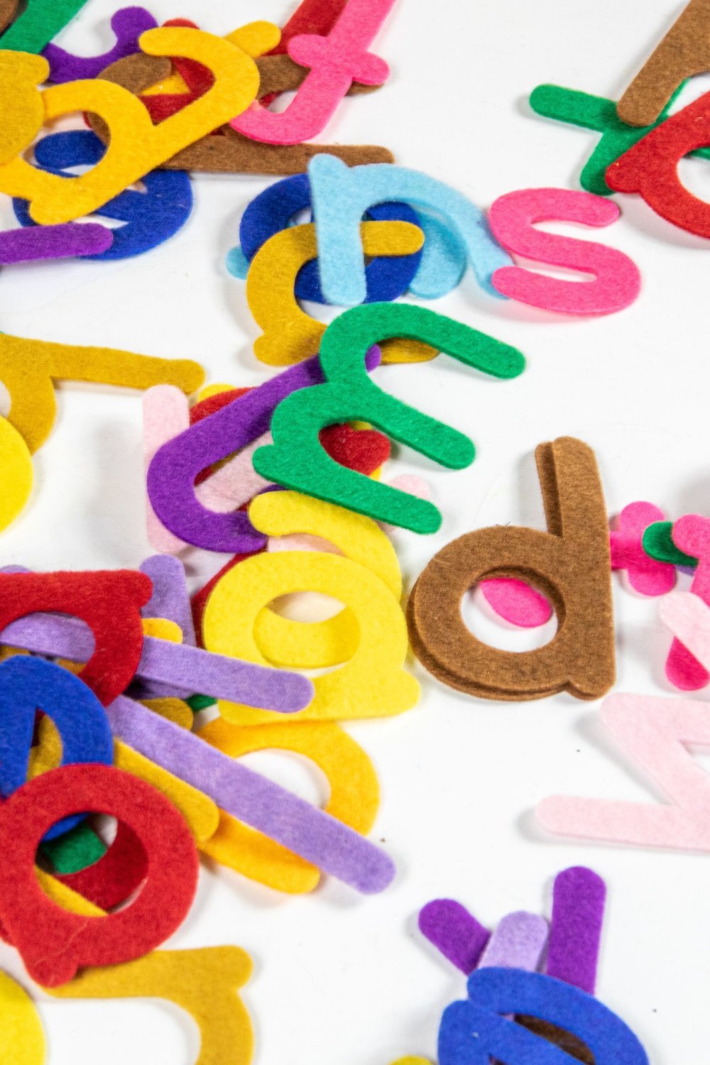 Kid-Friendly Wire Pumpkin Wreath DIY with Felt and Foam Stickers - wire pumpkin wreath diy