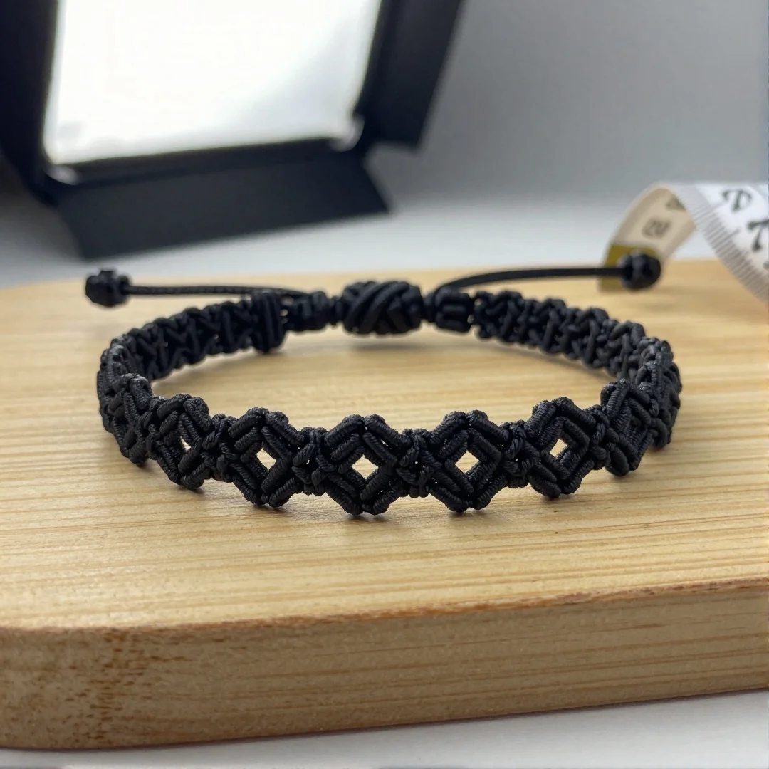 Macramé Knot Bracelet - how to make friendship bracelets