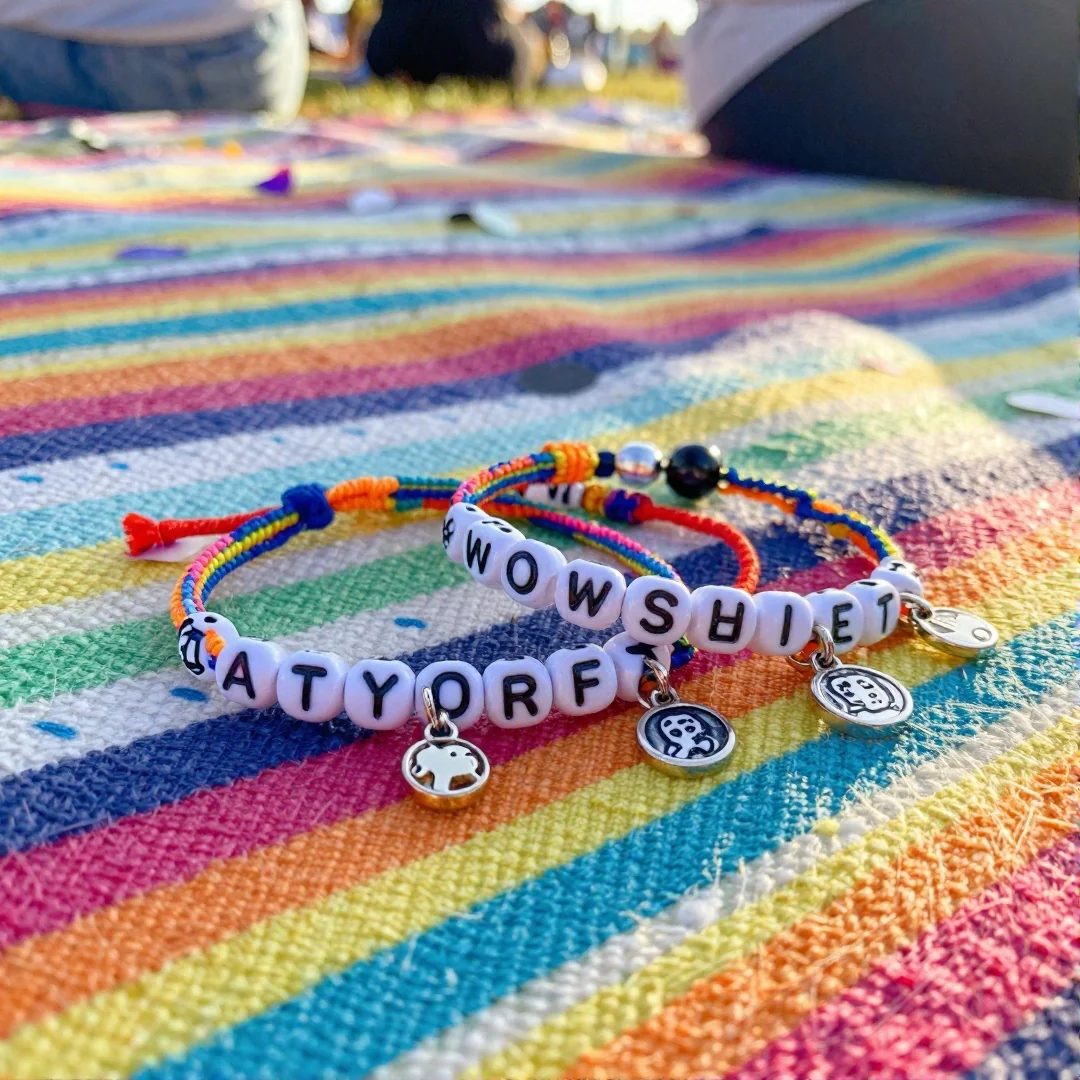 Taylor Swift Bracelet - how to make friendship bracelets