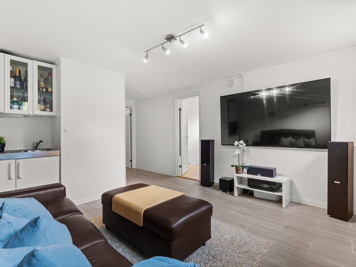 Lighting Ideas That Make a Small Living Room Feel Cozy and Spacious - Small Living Room Ideas